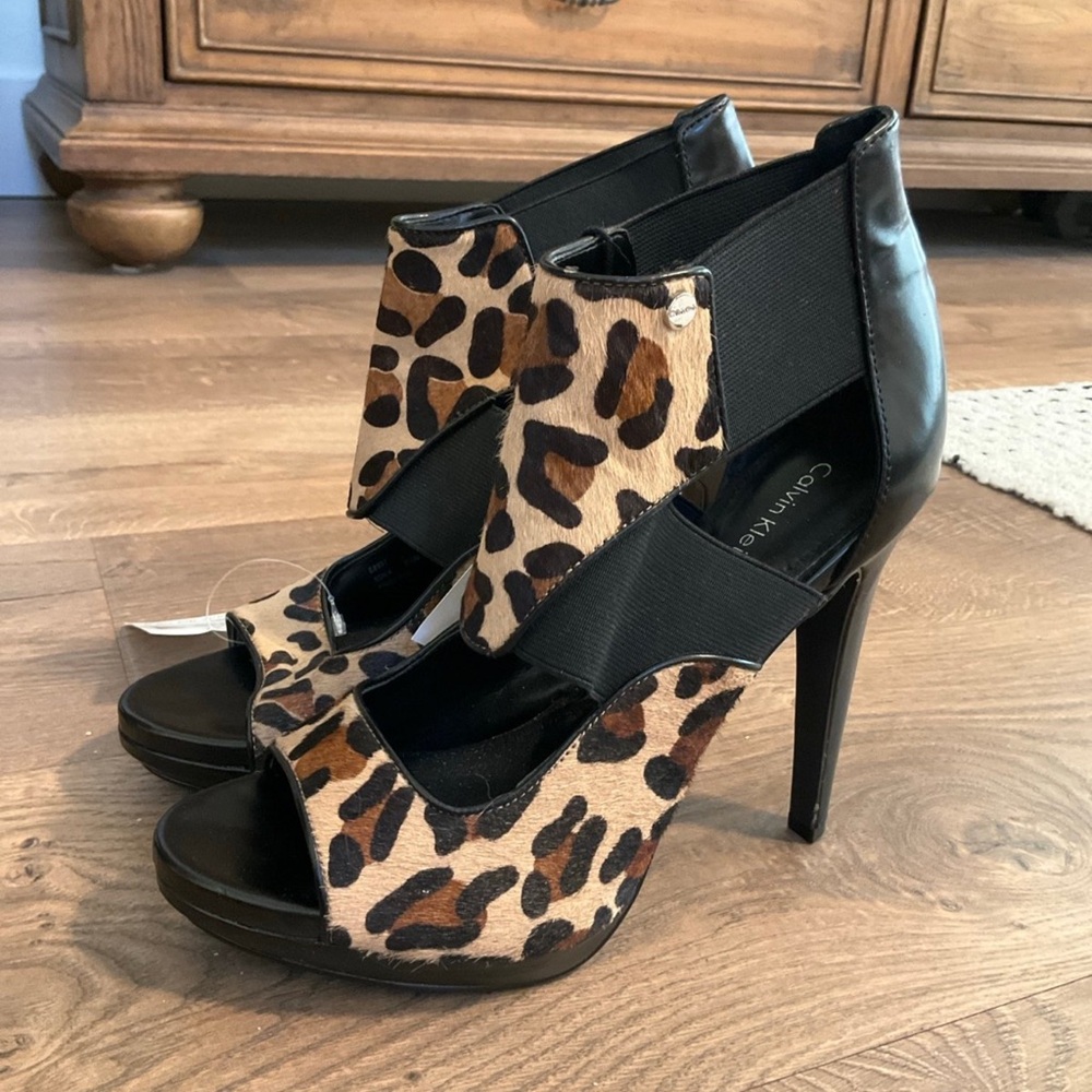 Calvin Klein Sonia black and cheetah print peep toe heel, 7.5, NWT! - Picture 1 of 11